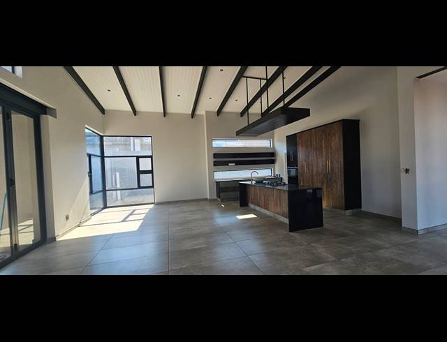 3 BEDROOM FREESTANDING FOR SALE IN CASHAN